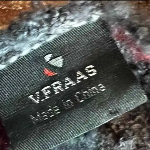 Women’s Shawl Wrap with Fringe in Plaid Design One Size New! - Picture 7 of 9